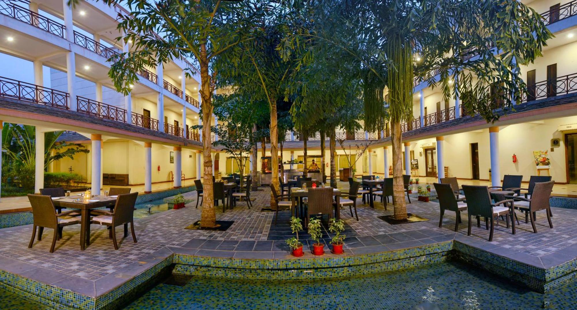 Treehouse Hotel Club&Spa Dhāruhera Buitenkant foto
