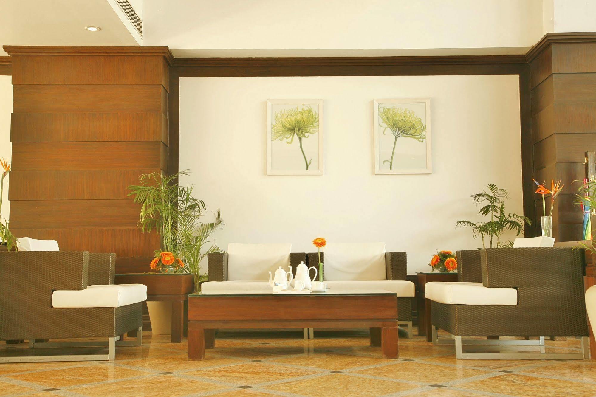 Treehouse Hotel Club&Spa Dhāruhera Buitenkant foto