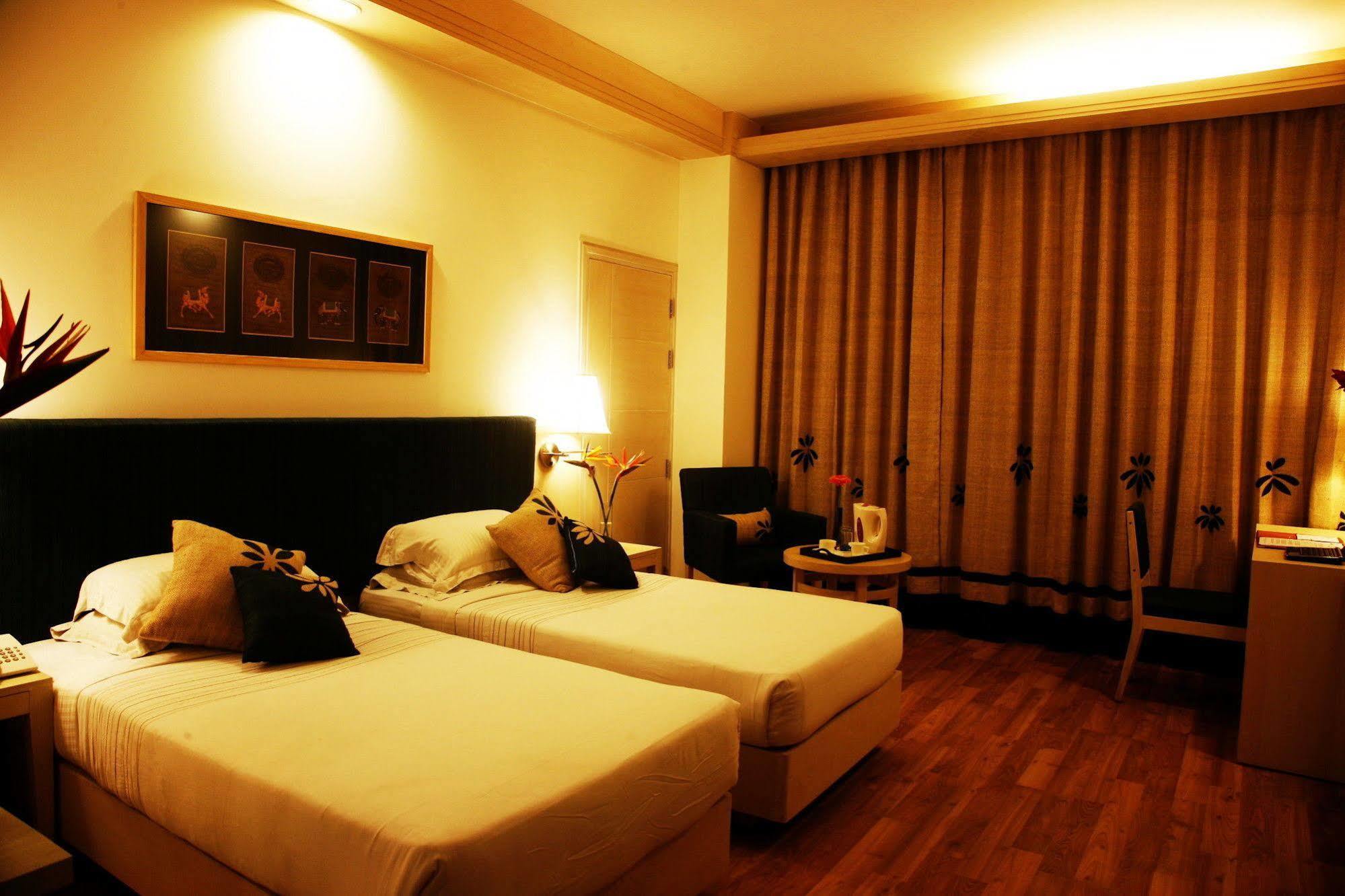 Treehouse Hotel Club&Spa Dhāruhera Buitenkant foto