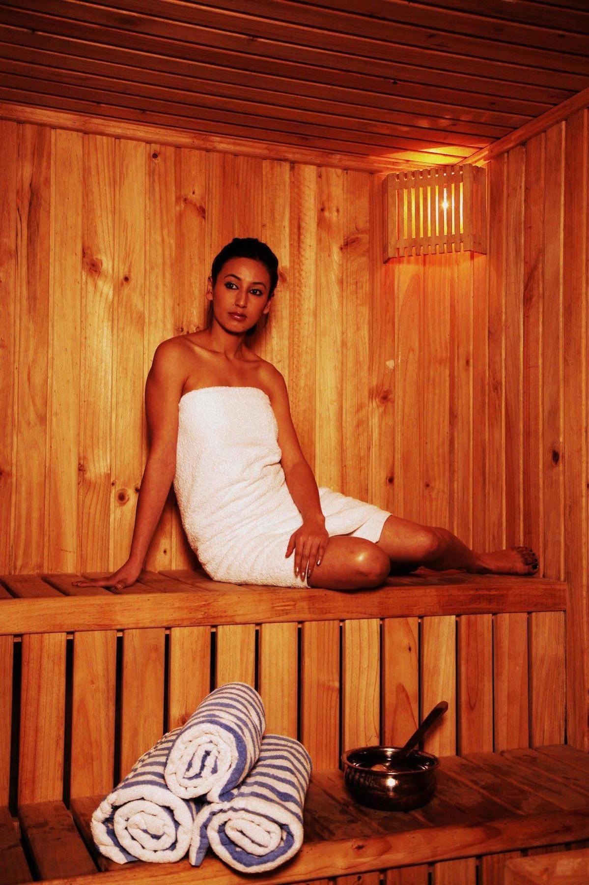 Treehouse Hotel Club&Spa Dhāruhera Buitenkant foto