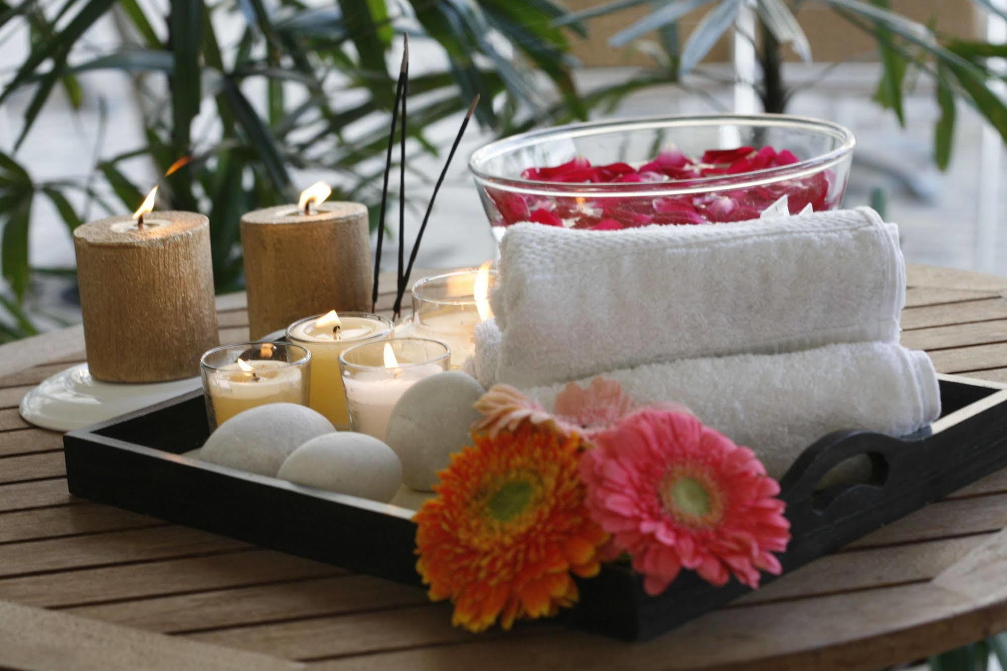 Treehouse Hotel Club&Spa Dhāruhera Buitenkant foto