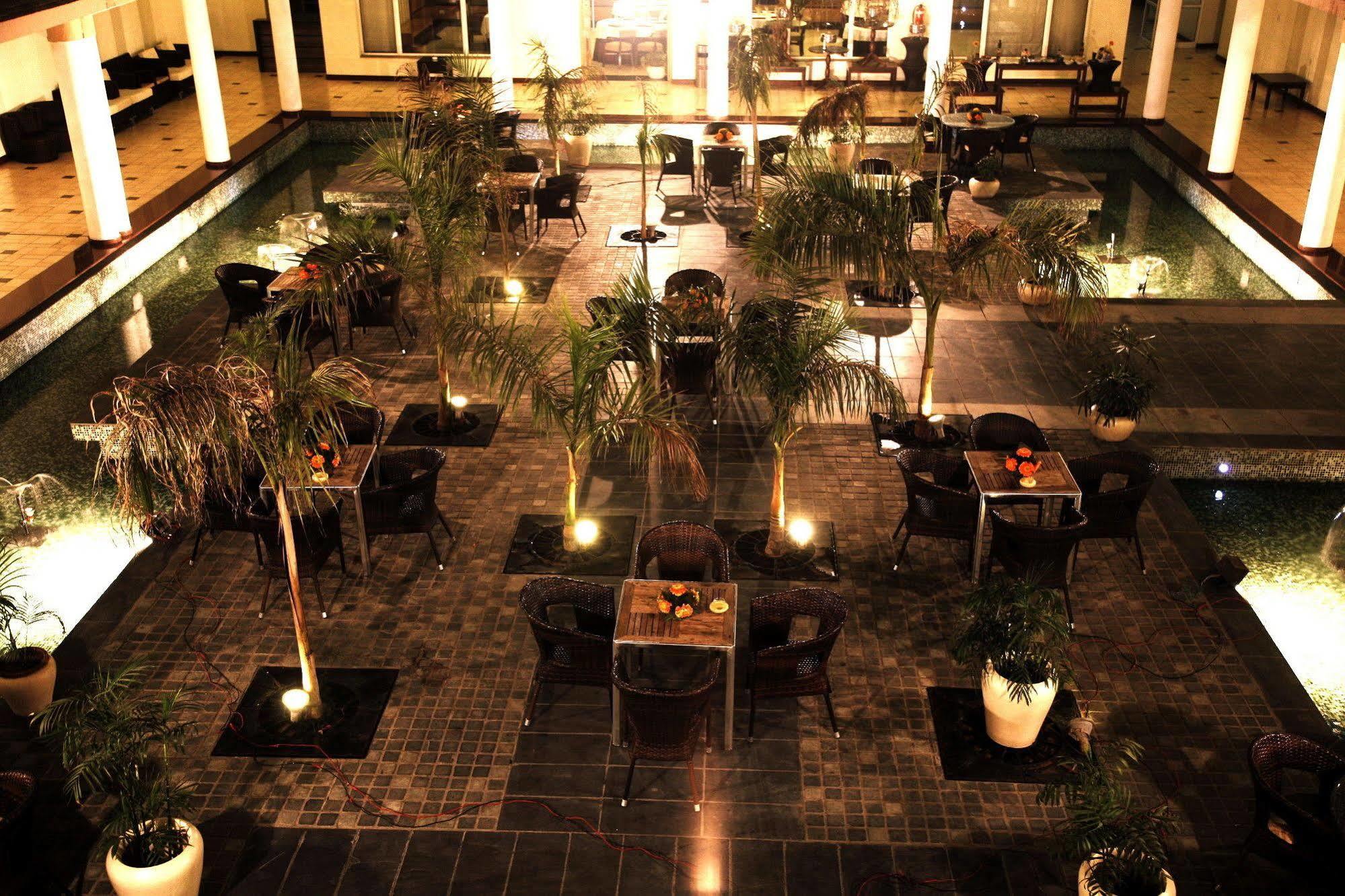 Treehouse Hotel Club&Spa Dhāruhera Buitenkant foto