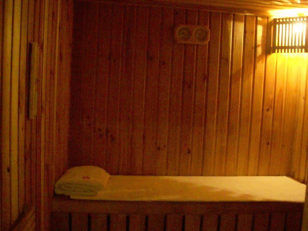 Treehouse Hotel Club&Spa Dhāruhera Buitenkant foto