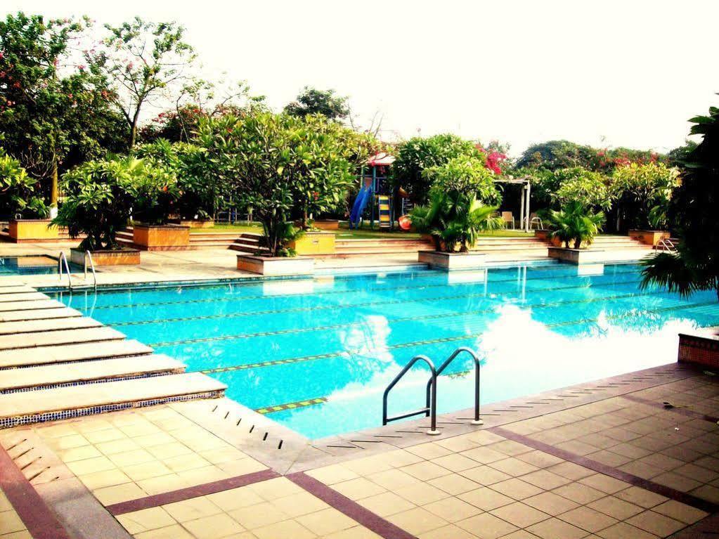 Treehouse Hotel Club&Spa Dhāruhera Buitenkant foto